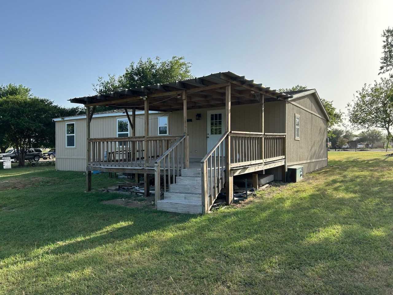 6105 Eagle Ct - Photo 3 of 32