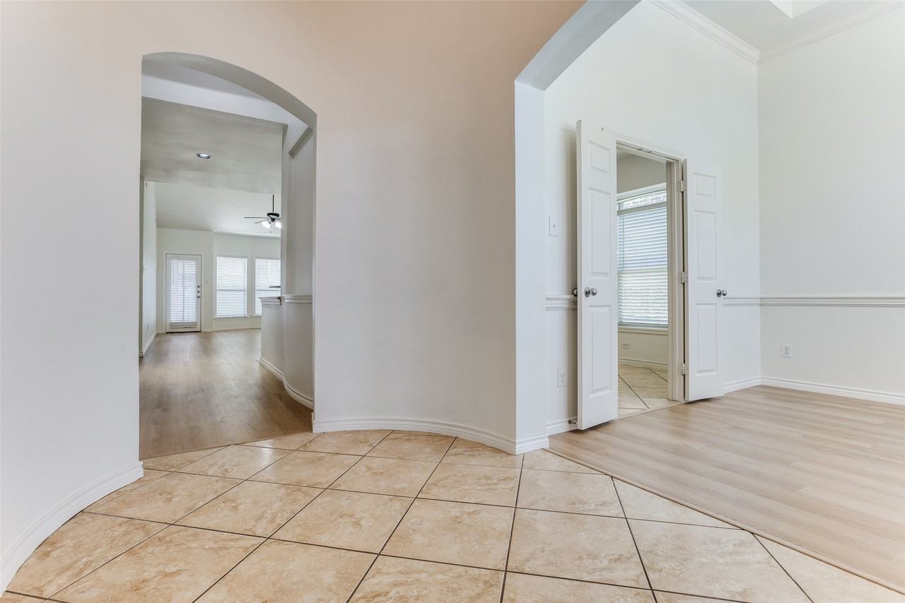 610 Crockett Dr - Photo 3 of 29