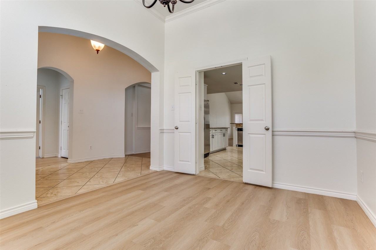 610 Crockett Dr - Photo 5 of 29