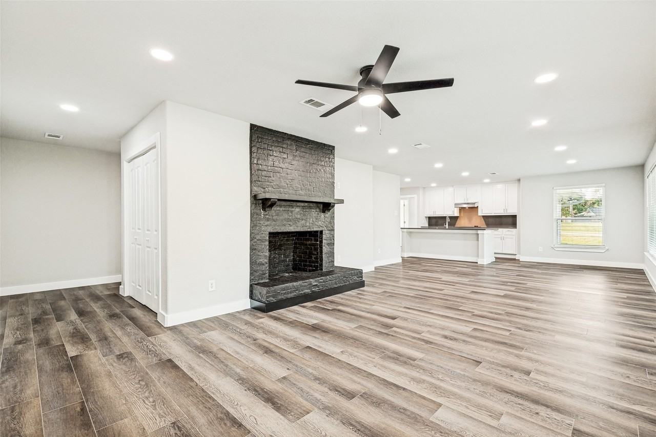 437 Peninsula Dr - Photo 2 of 18