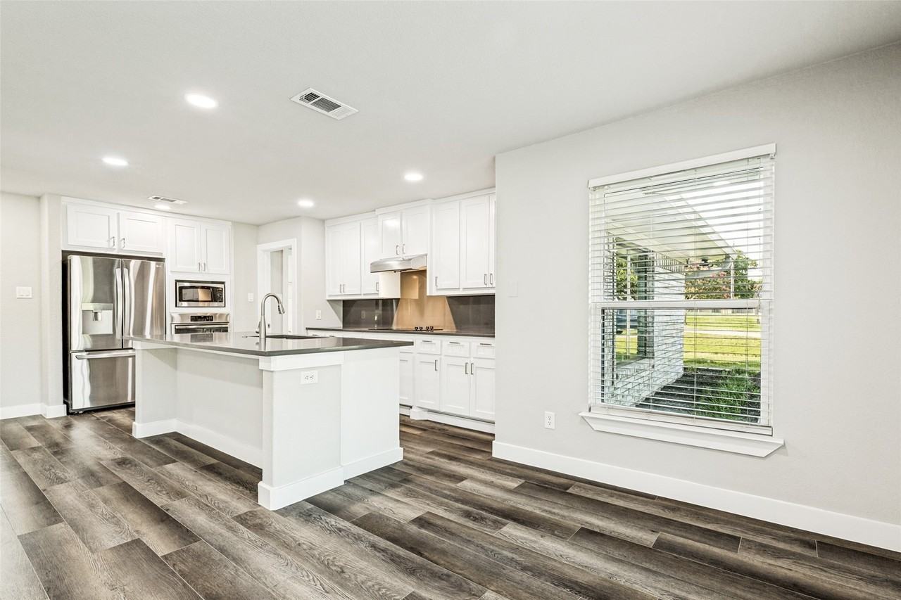 437 Peninsula Dr - Photo 5 of 18