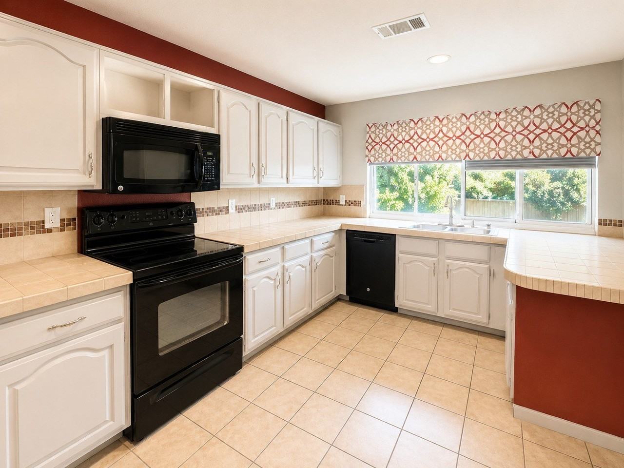 2304 Chinaberry Dr - Photo 4 of 8