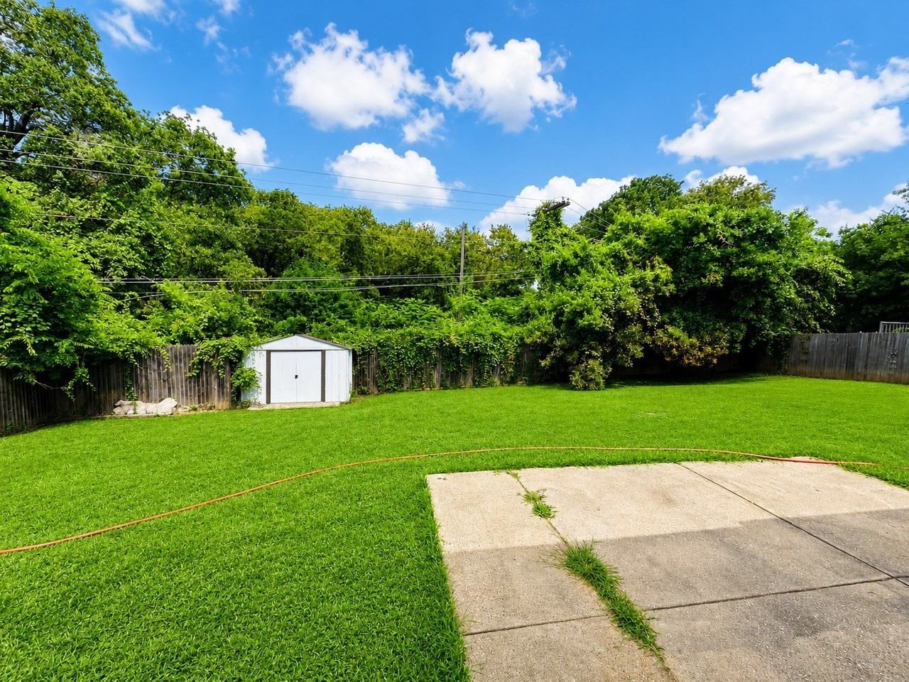 2304 Chinaberry Dr - Photo 6 of 8