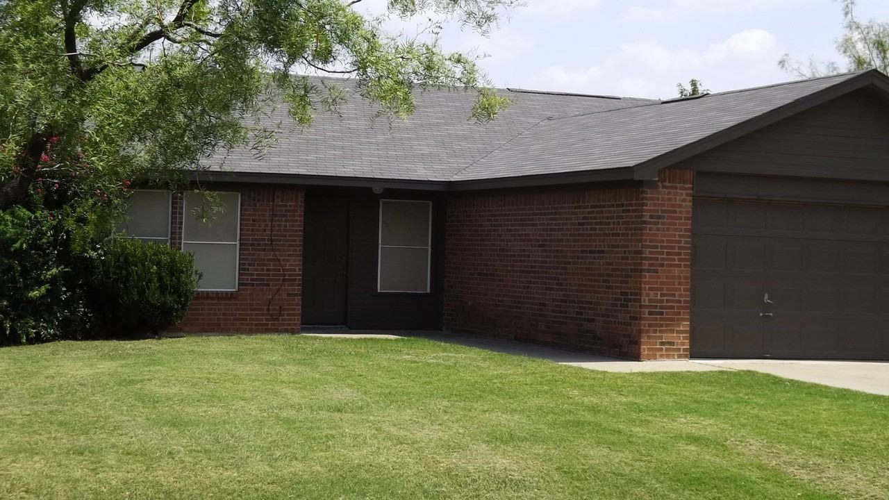 809 Shady Grove Dr - Photo 3 of 19