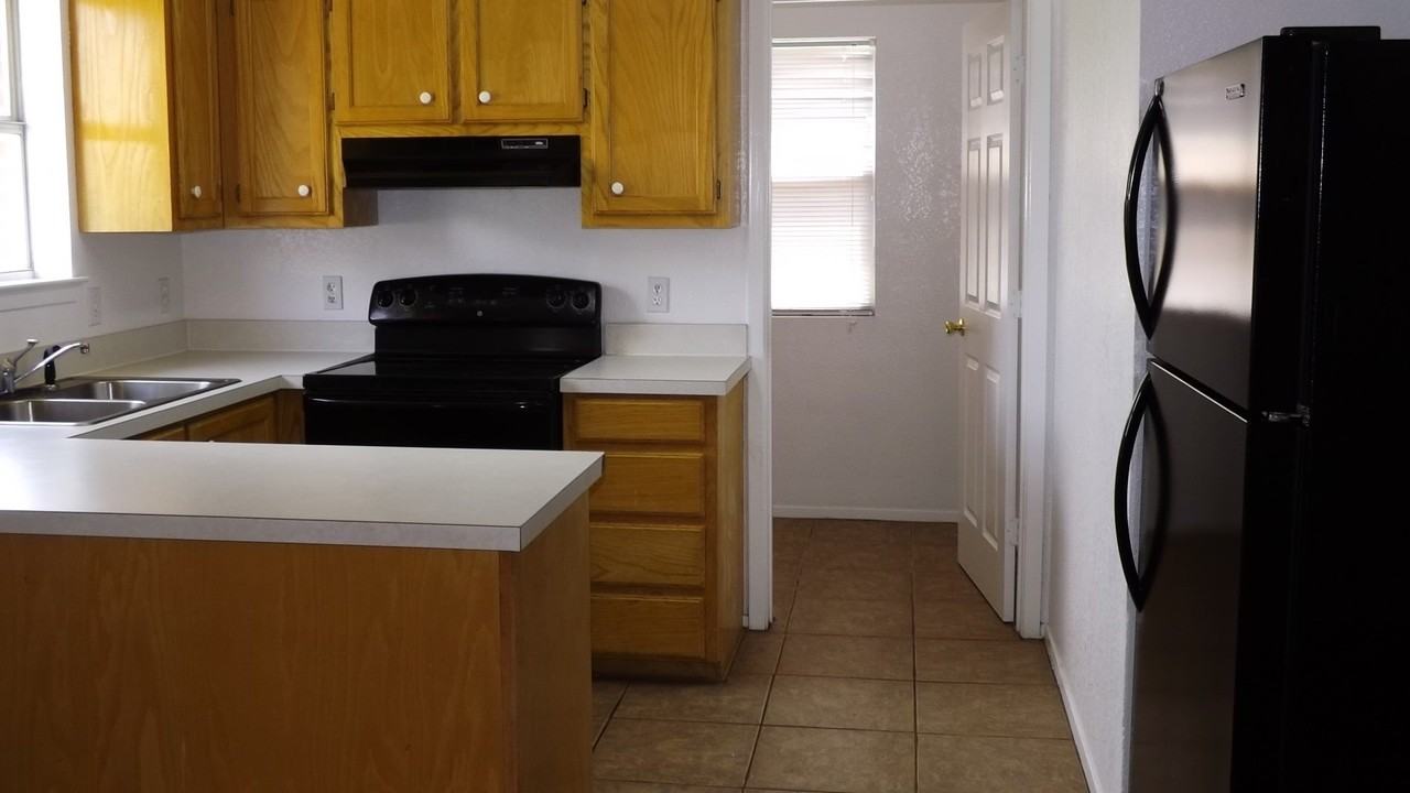809 Shady Grove Dr - Photo 6 of 19