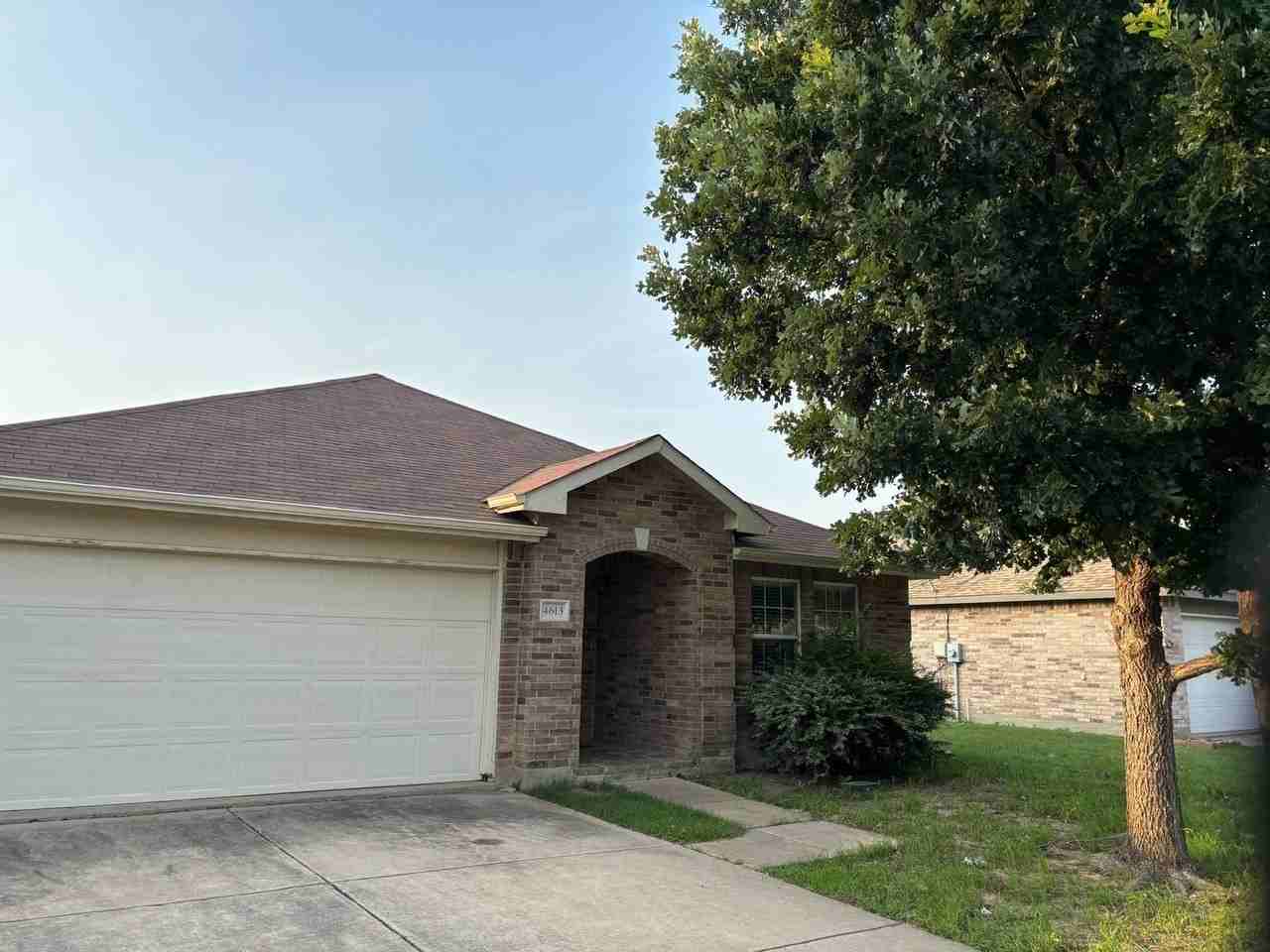 4613 Mountain Oak St - Photo 2 of 14