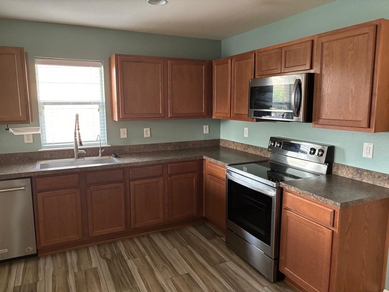 4613 Mountain Oak St - Photo 4 of 14
