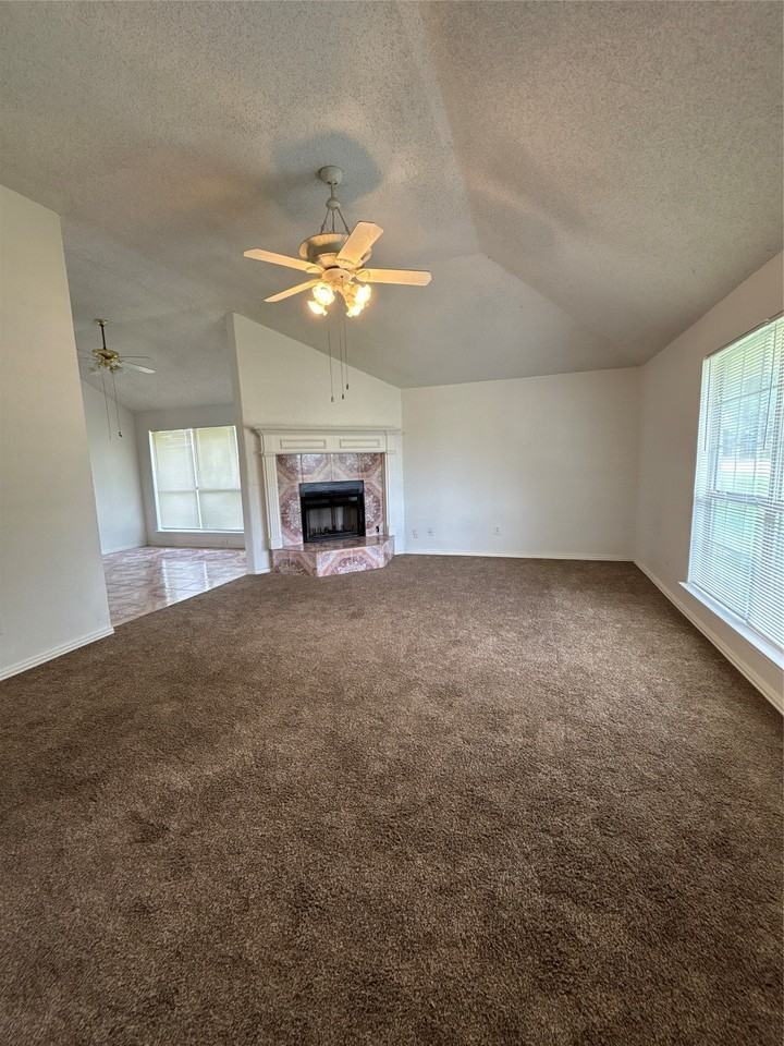 2209 Rockbluff Dr - Photo 3 of 17