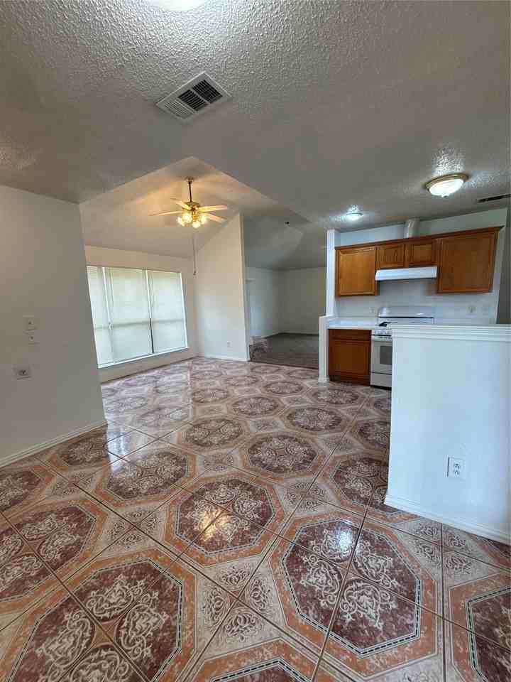 2209 Rockbluff Dr - Photo 6 of 17
