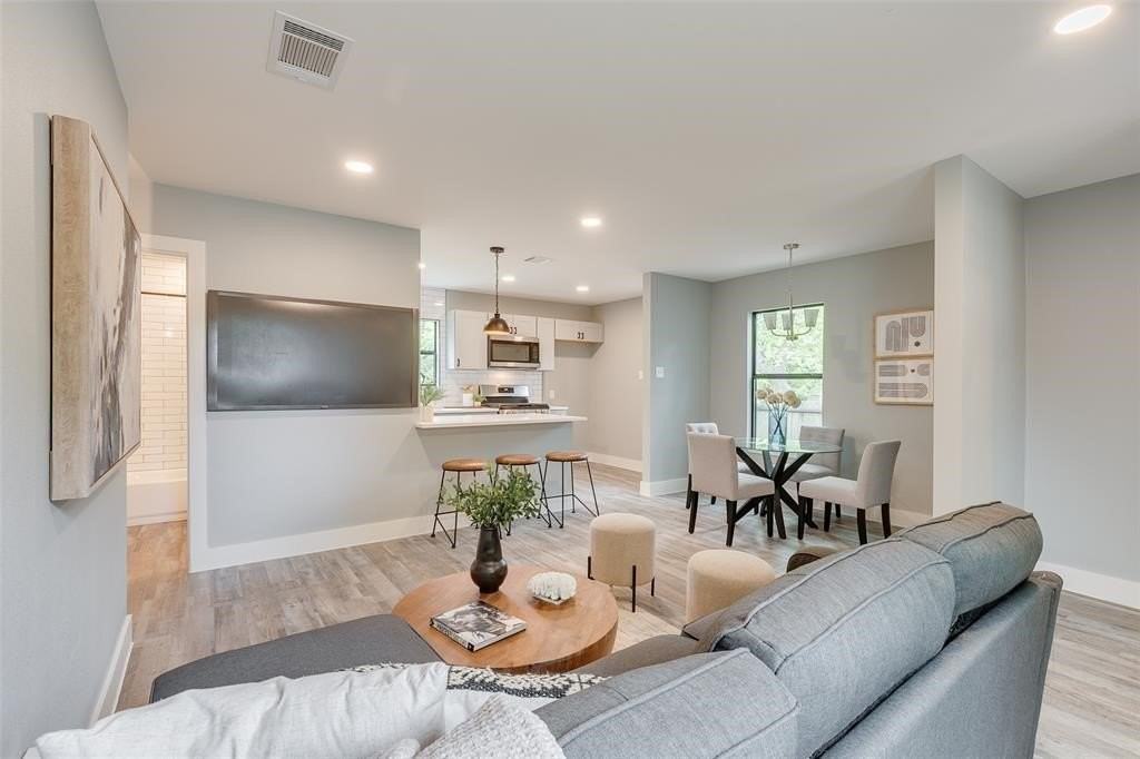 2124 Tisinger Ave - Photo 3 of 18