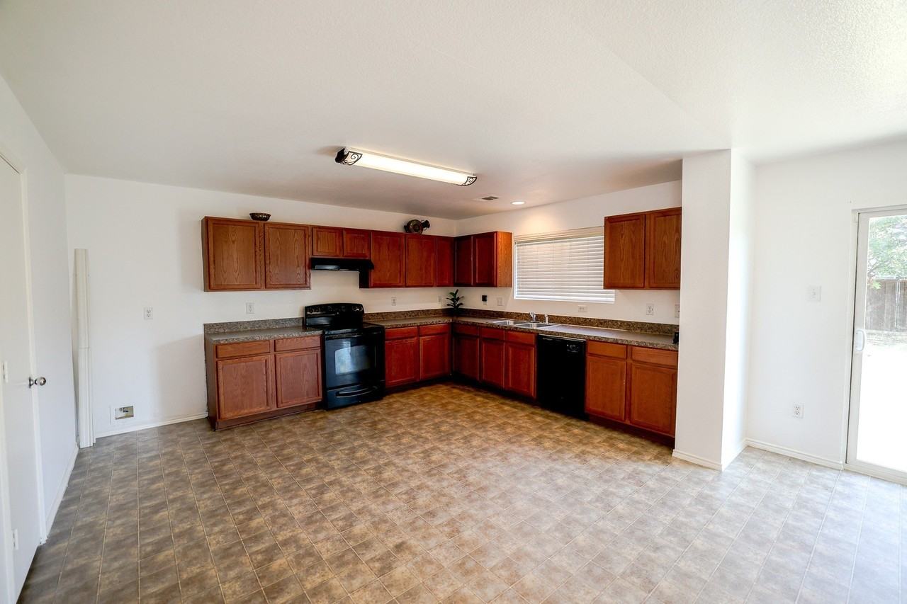 1645 Dream Catcher Way - Photo 3 of 14
