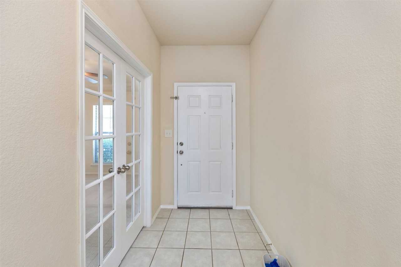 1200 Sierra Blanca Dr - Photo 3 of 23