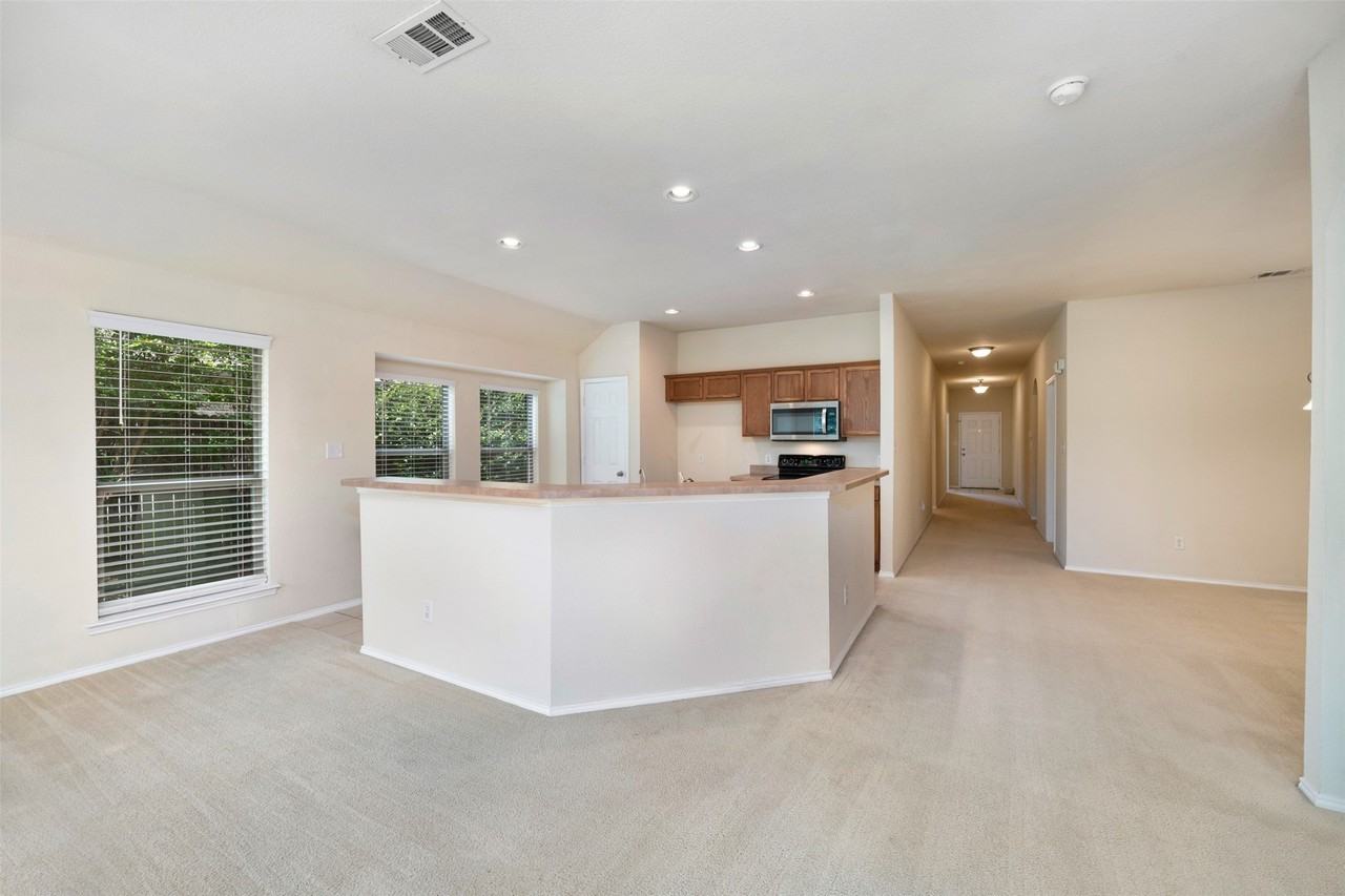 1200 Sierra Blanca Dr - Photo 4 of 23