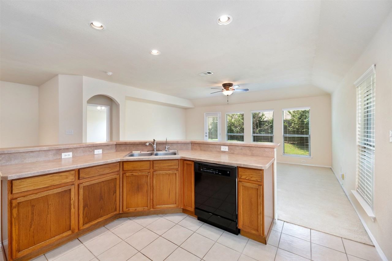 1200 Sierra Blanca Dr - Photo 5 of 23