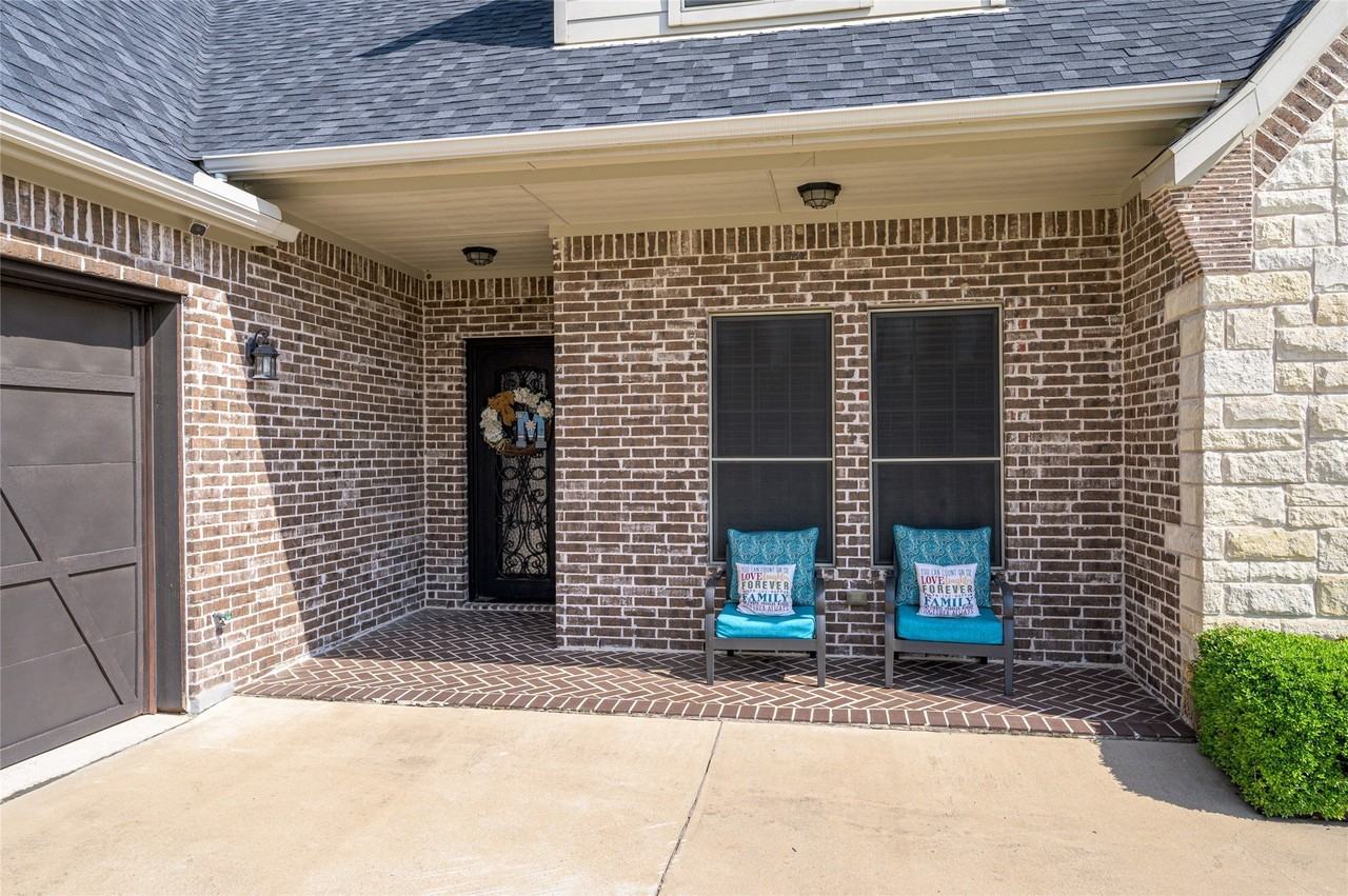 1611 Moreland Dr - Photo 4 of 35