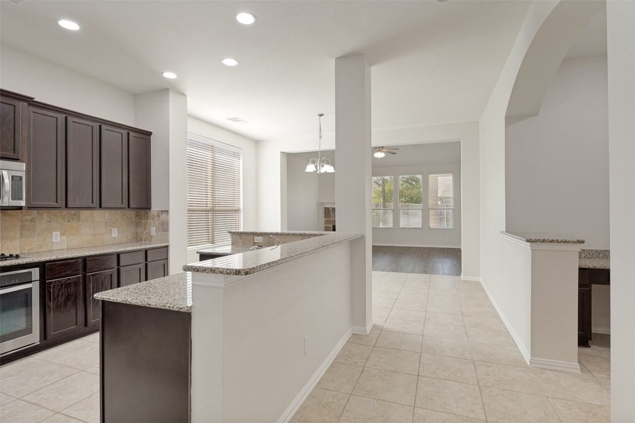 5112 Datewood Ln - Photo 2 of 25