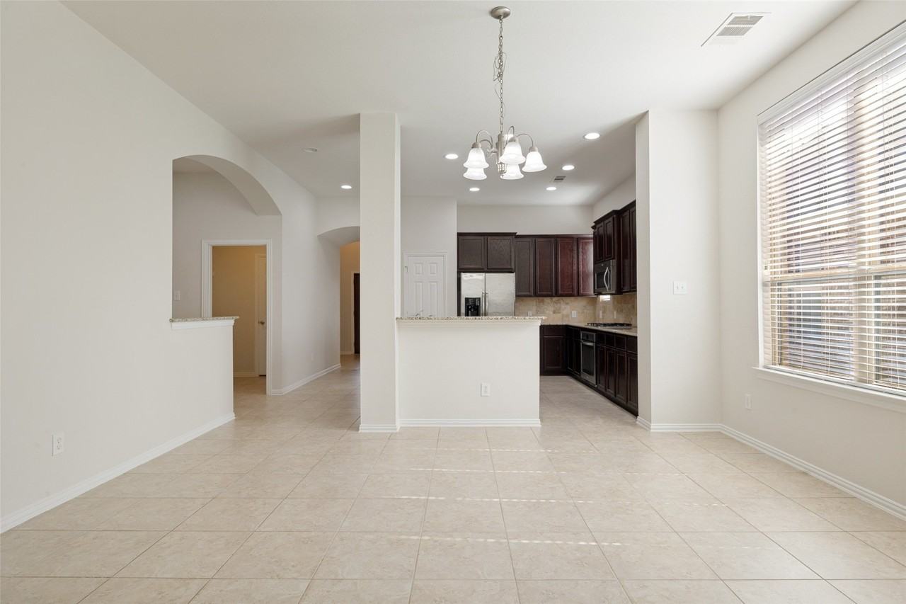5112 Datewood Ln - Photo 5 of 25