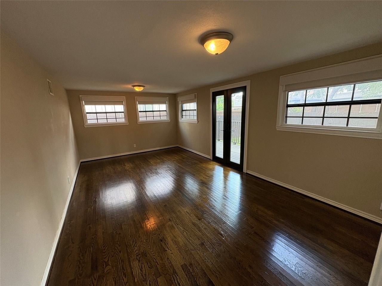 4120 Saranac Dr - Photo 5 of 15