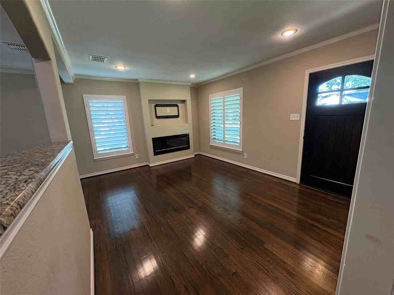 4120 Saranac Dr - Photo 2 of 15