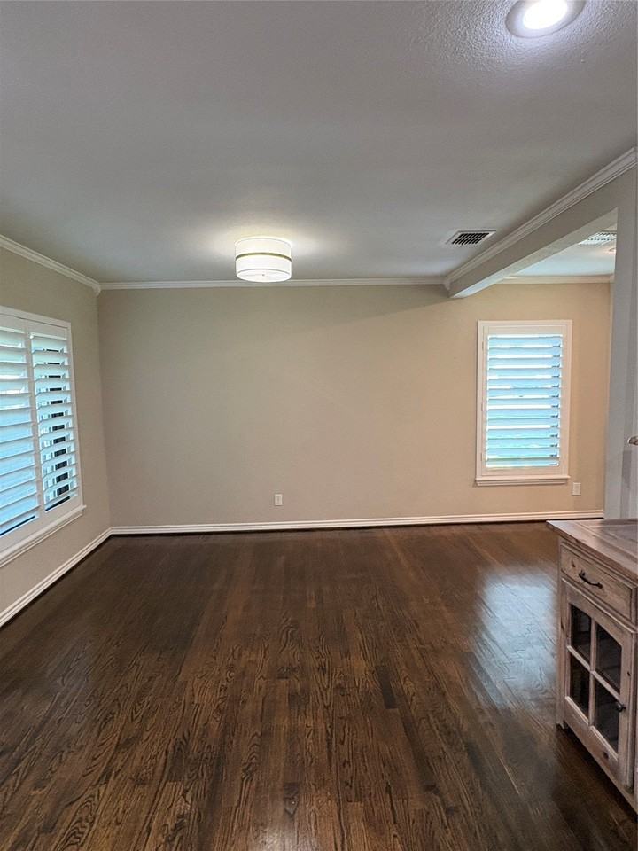 4120 Saranac Dr - Photo 4 of 15