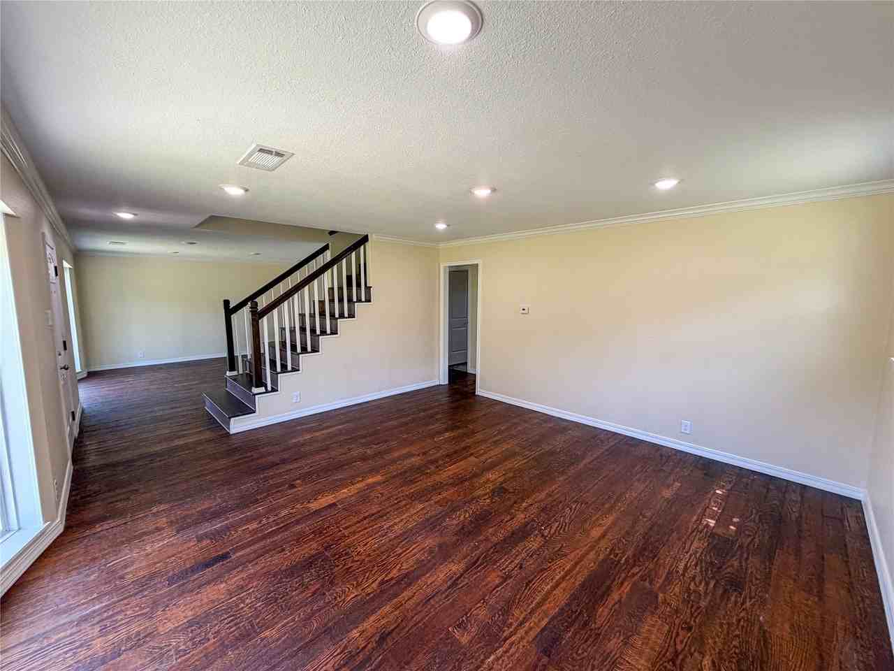 3704 W Houston St - Photo 4 of 23