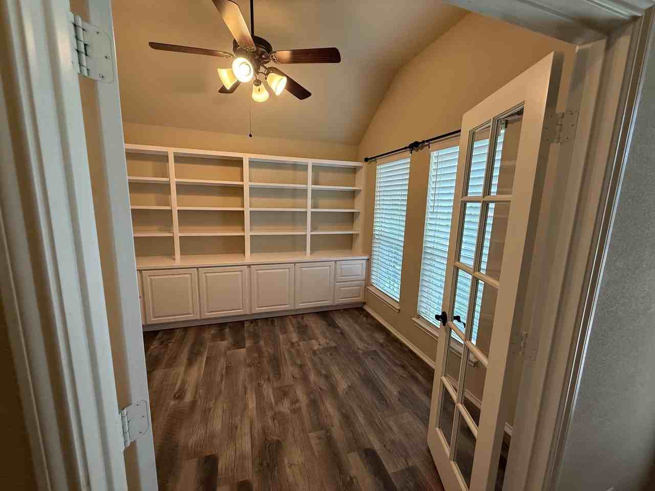2517 Hadley St - Photo 7 of 27