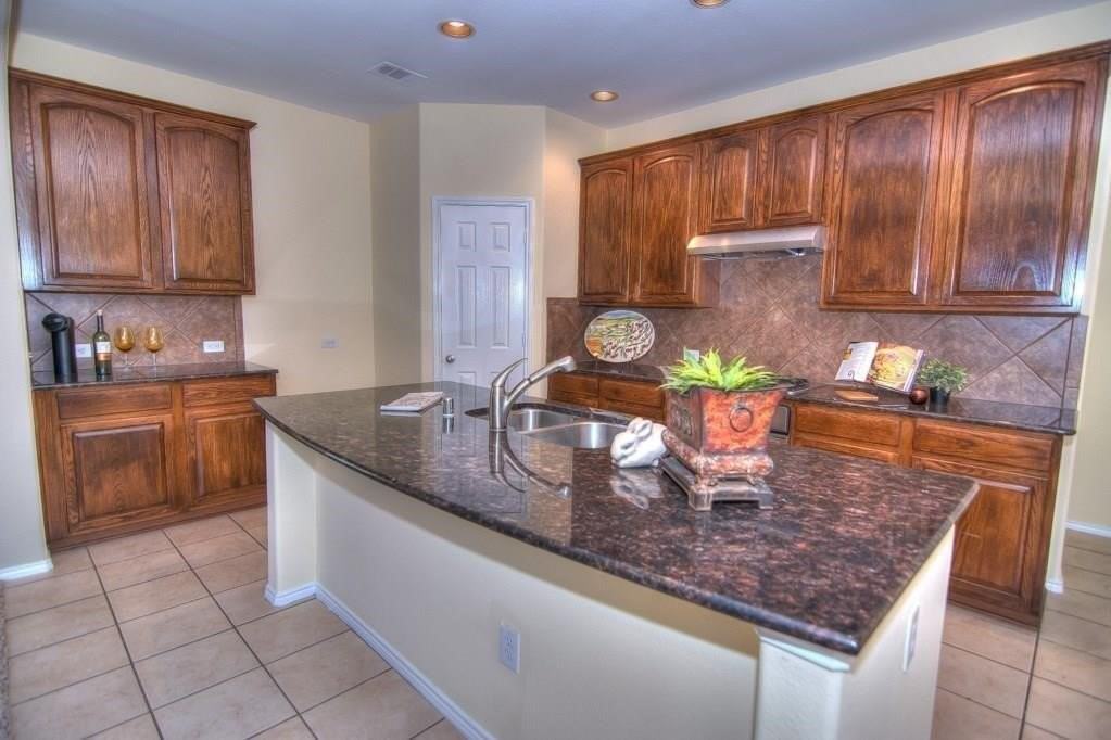9400 Woodhurst Dr - Photo 5 of 24