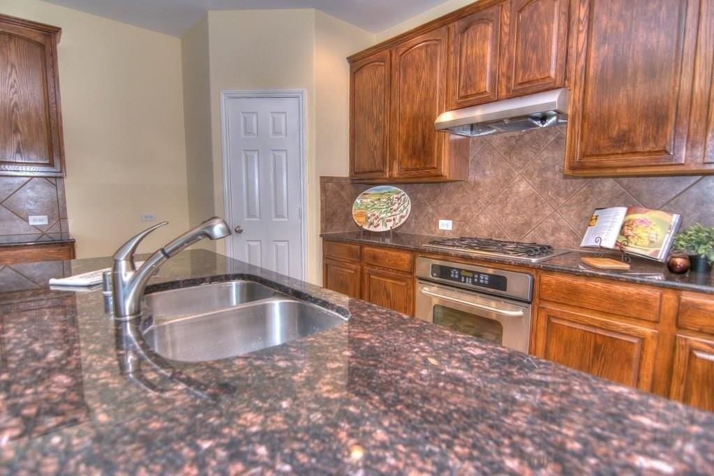 9400 Woodhurst Dr - Photo 6 of 24
