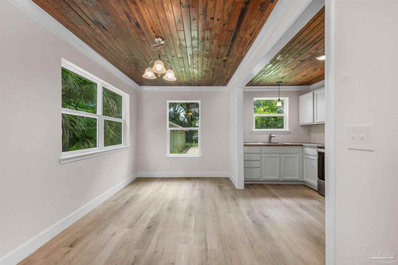 211 Broadmoor Ln - Photo 5 of 12