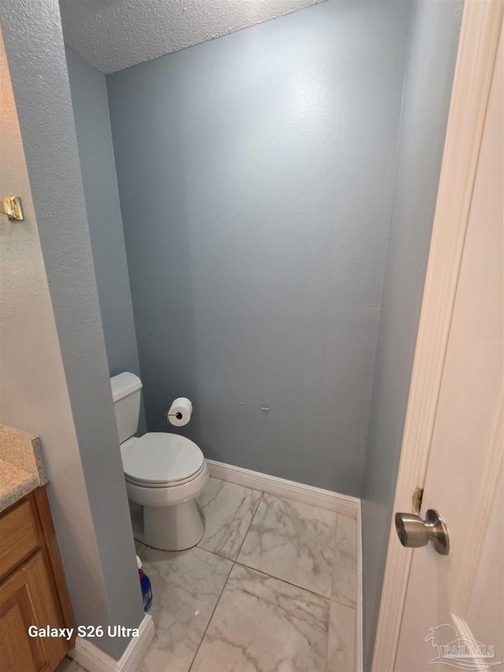 7042 Plank Dr - Photo 3 of 24