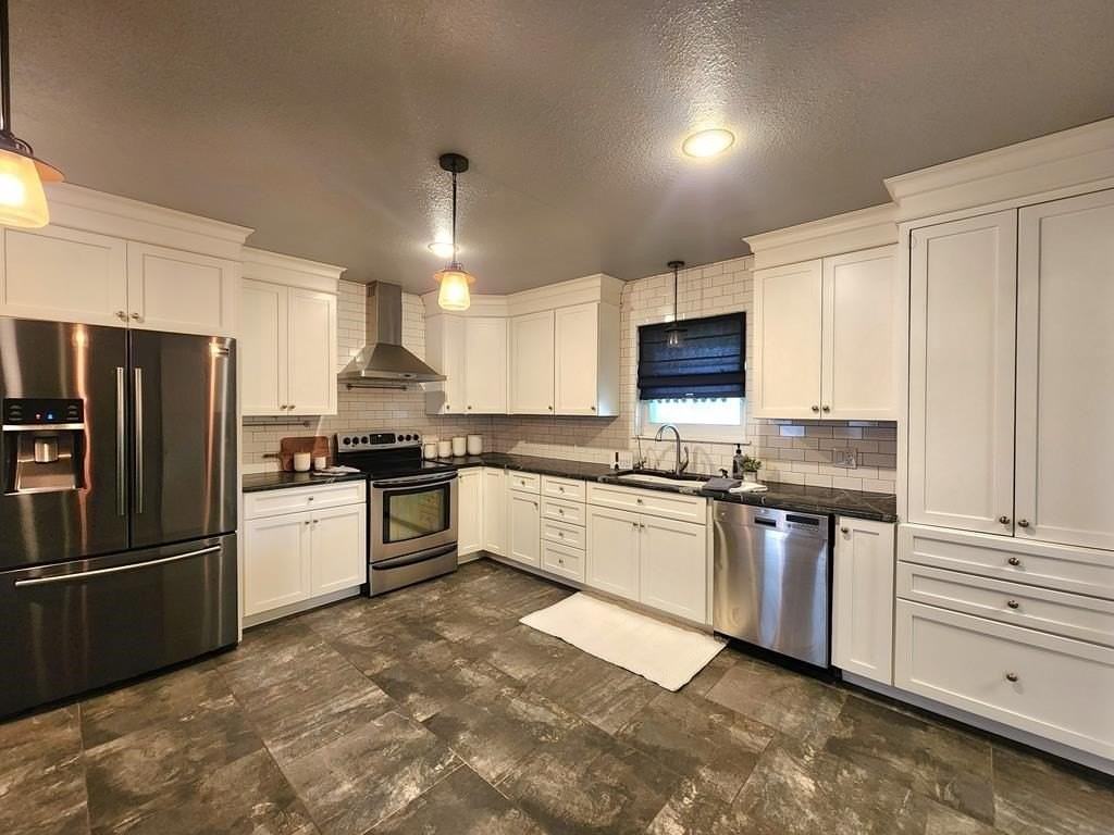2305 Country Club Dr - Photo 7 of 30