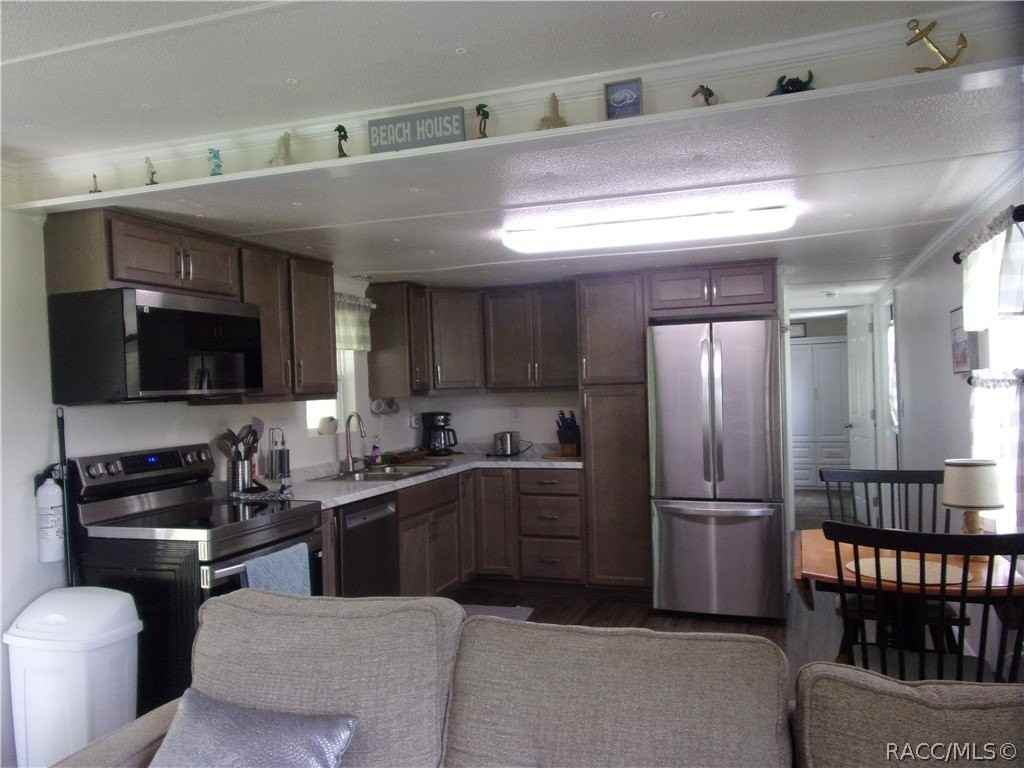 8825 W Arber Ct - Photo 4 of 16