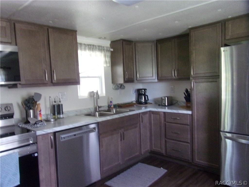 8825 W Arber Ct - Photo 6 of 16