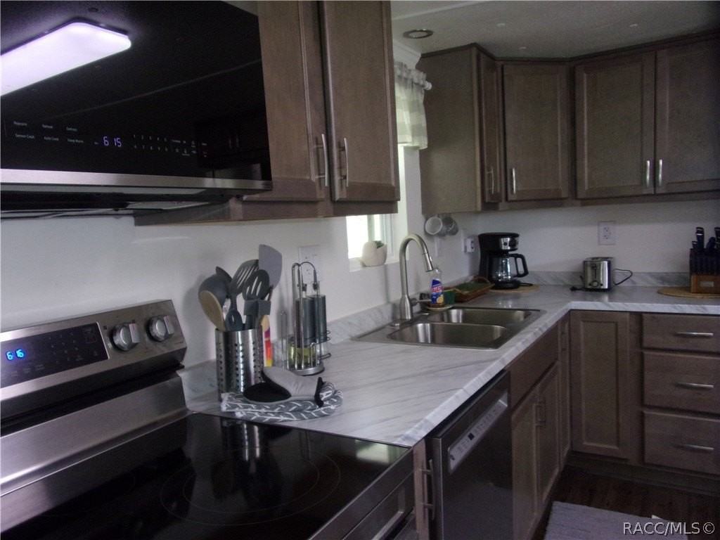 8825 W Arber Ct - Photo 7 of 16