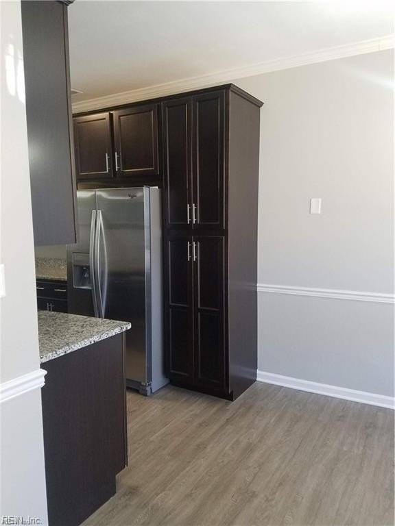821 S Lake Cir - Photo 3 of 35