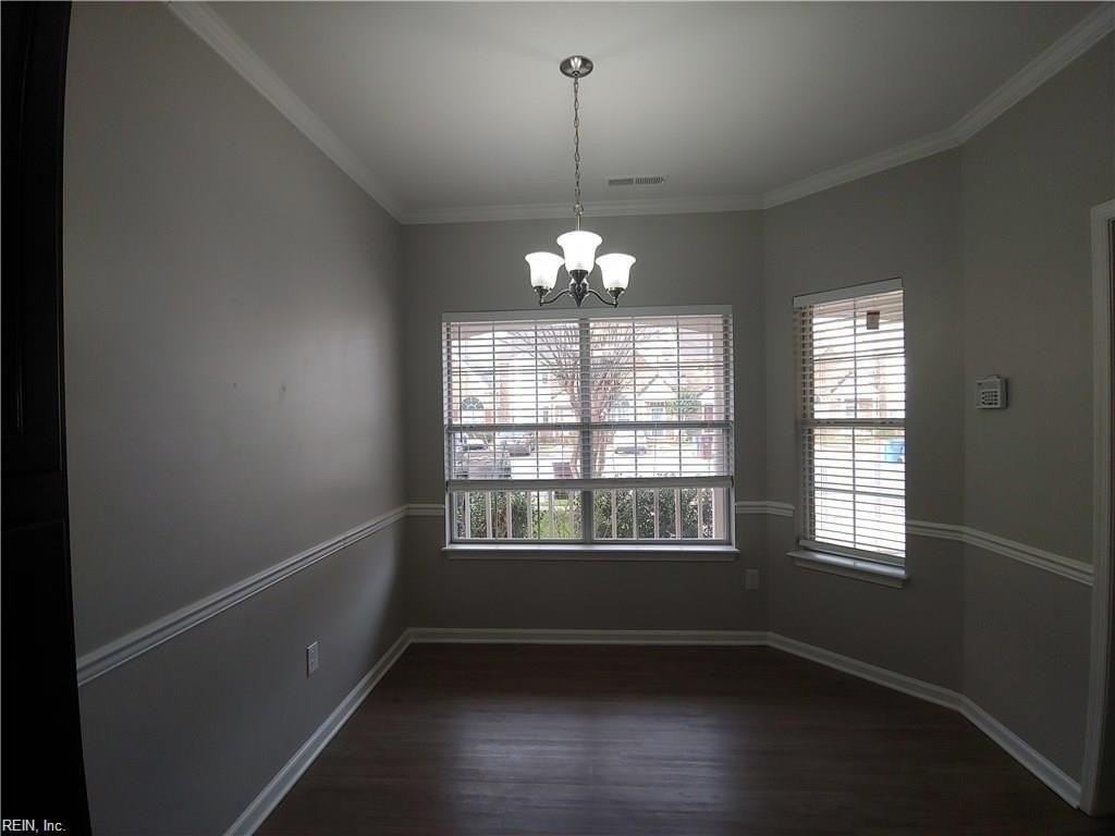 821 S Lake Cir - Photo 4 of 35