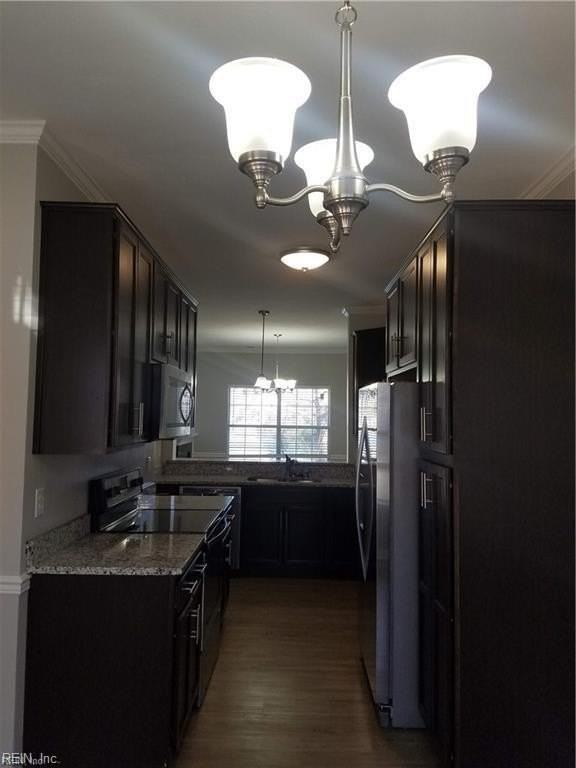 821 S Lake Cir - Photo 5 of 35