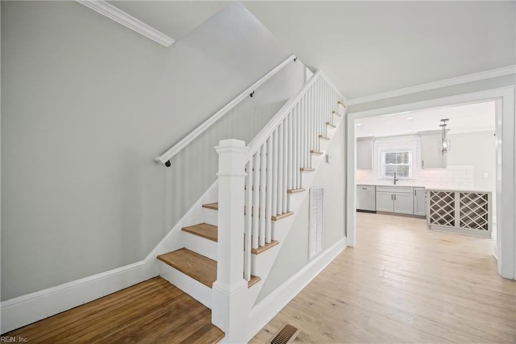 6048 River Rd - Photo 6 of 49