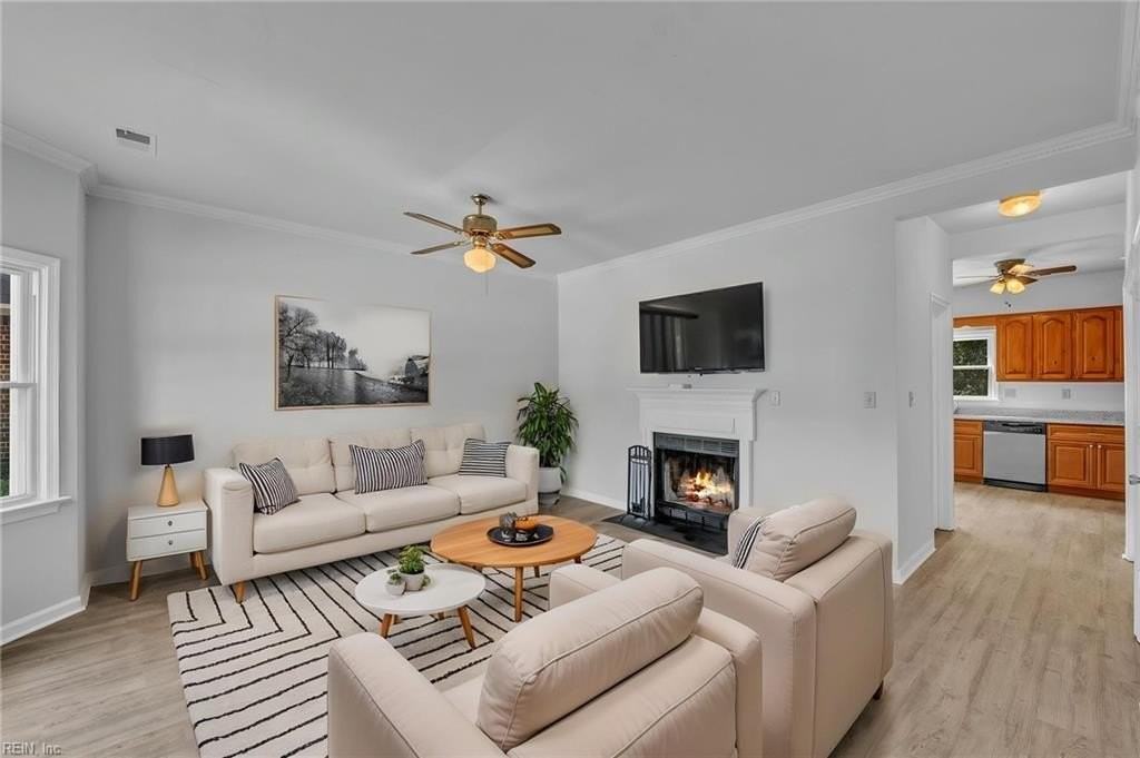 739 Creekside Cres - Photo 3 of 30