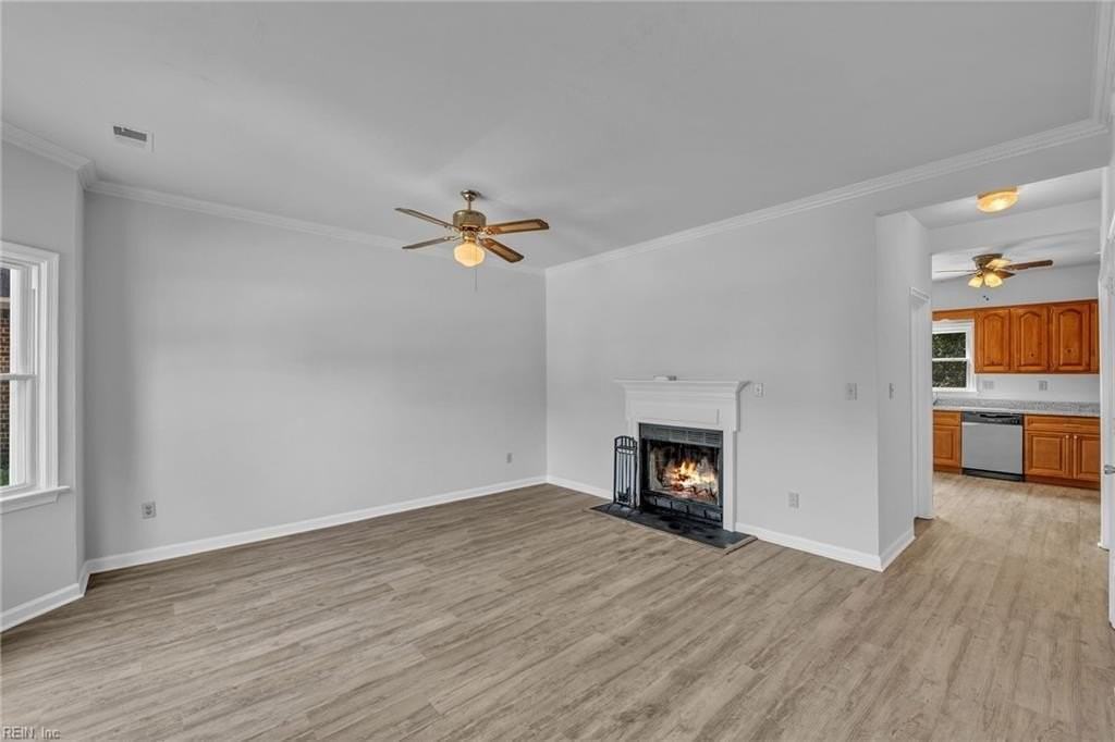739 Creekside Cres - Photo 4 of 30