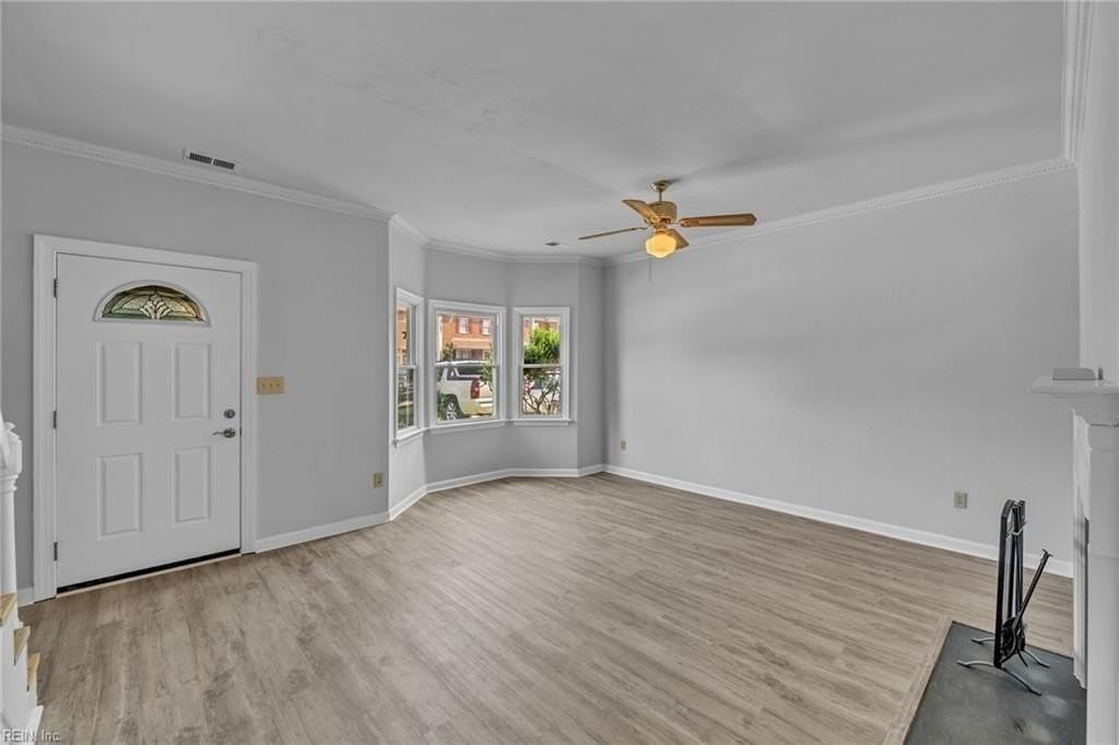 739 Creekside Cres - Photo 6 of 30
