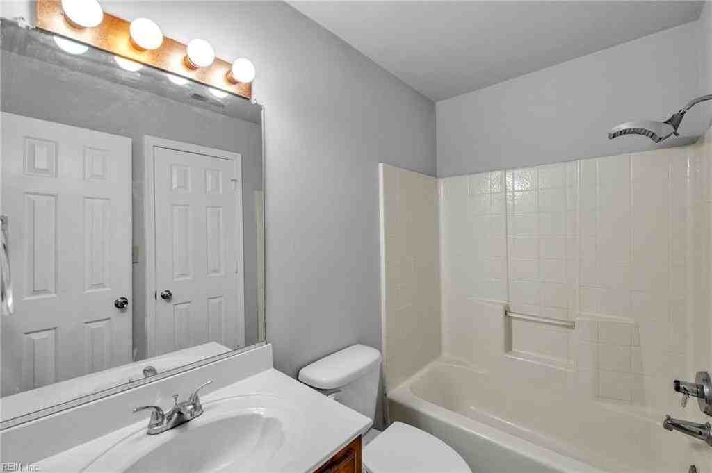 739 Creekside Cres - Photo 7 of 30