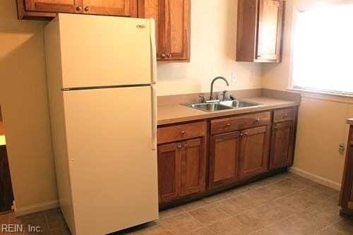 427 W 30th St #B - Photo 4 of 9