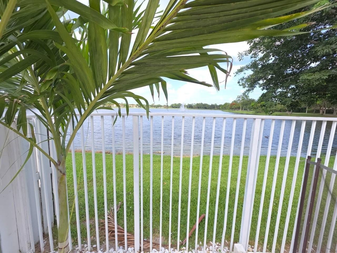 5220 Nw 53rd Ave - Photo 4 of 8