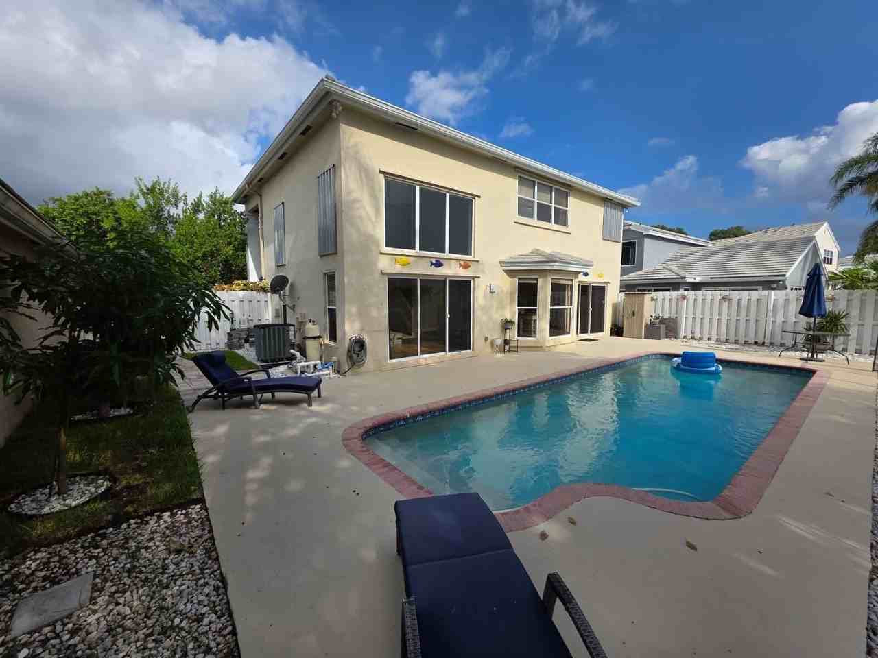 5220 Nw 53rd Ave - Photo 7 of 8
