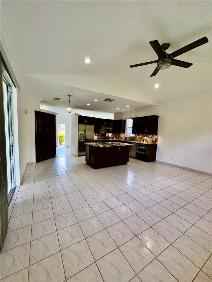 7470 Nw 1st Pl - Photo 6 of 33