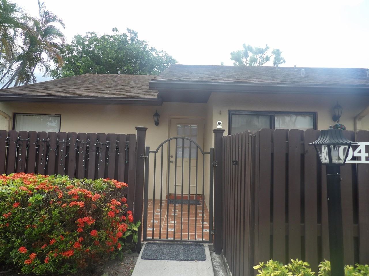 604 Sea Pine Way #A - Photo 3 of 31