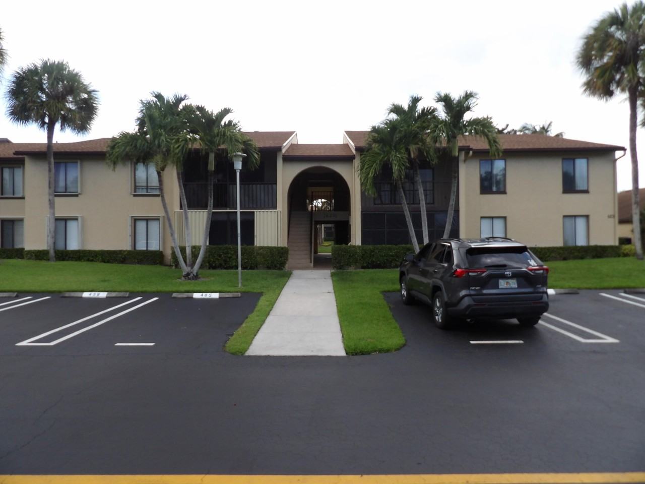 623 Sea Pine Way #D2 - Photo 3 of 27