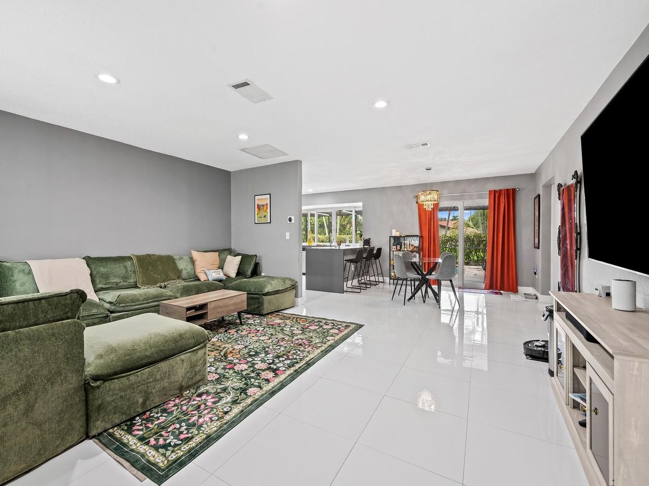 10497 Nw 4th St - Photo 5 of 21