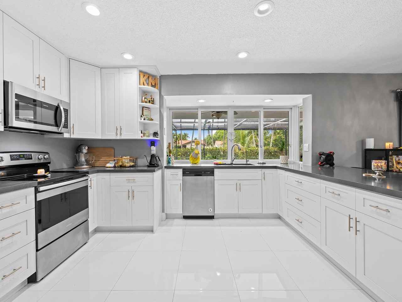 10497 Nw 4th St - Photo 7 of 21